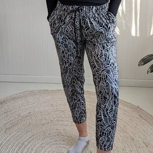 Lululemon Leaf Patterned Jogger pants